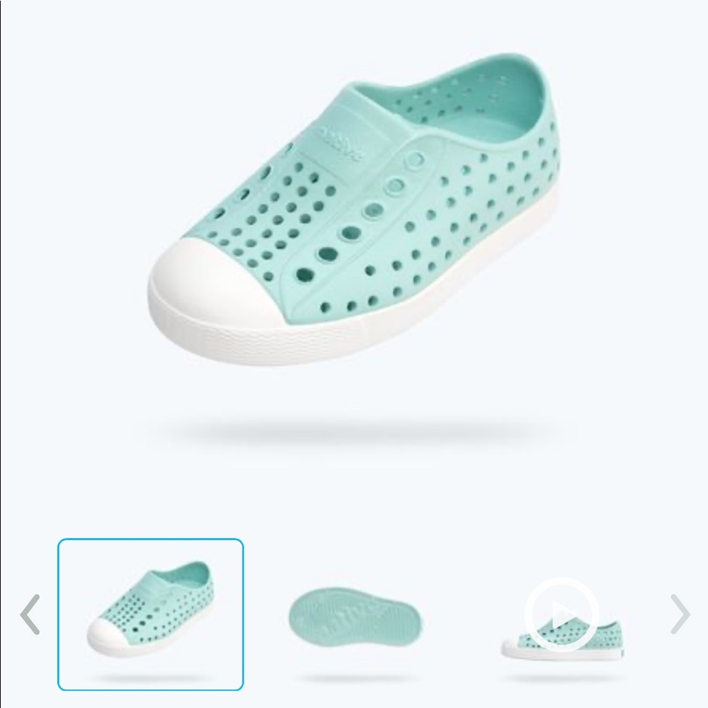 Natives in hydrangea blue/shell white in excellent condition size 8 little kids